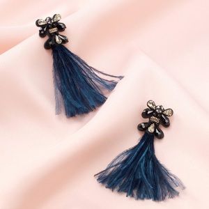 Stella and dot French twist feather earrings